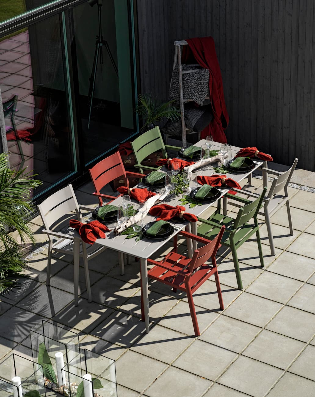 43814_Delia_Nimes_Dining_press.jpg